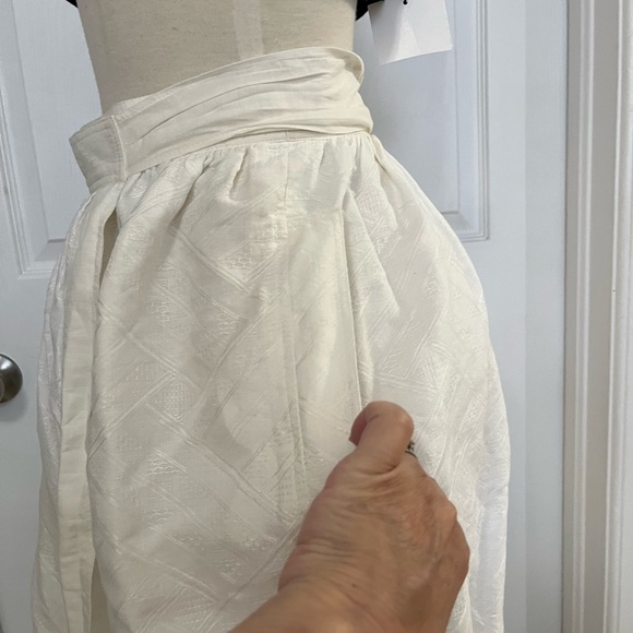 VINTAGE ESCADA FULL WRAP SKIRT IN IVORY WHITE - Picture 5 of 12